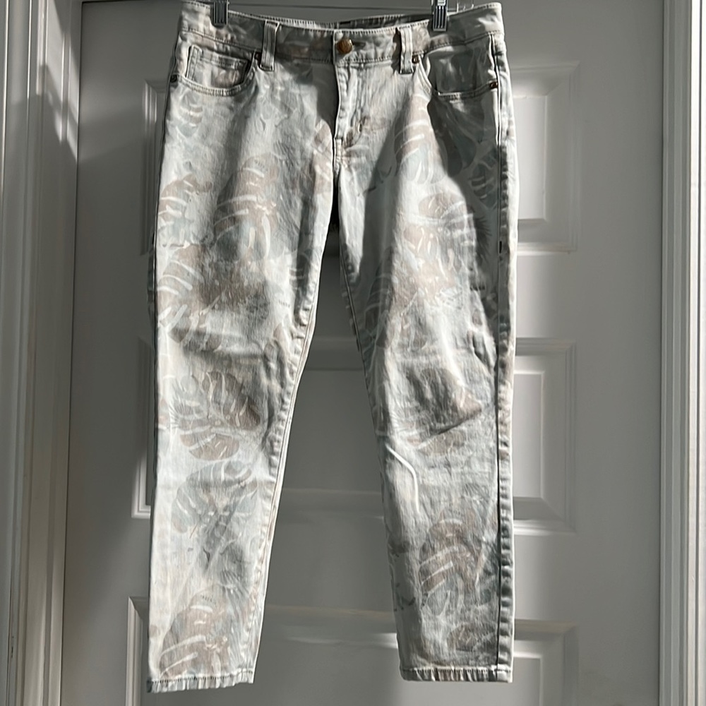 Gorgeous CAbi Palm Leaf print skinny pants EUC size 8